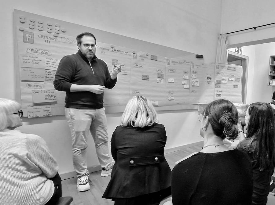 Manuel Hauff facilitating a workshop without PowerPoint